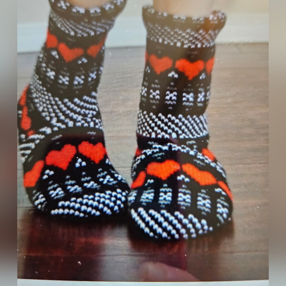 Cozy Heart Patterned Slippers - Black and Red